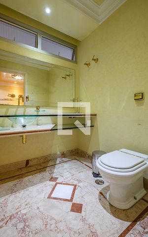 Apartamento à venda com 496m², 5 quartos e 7 vagas Apartamento à venda com 496m², 5 quartos e 7 vagasLavabo 1