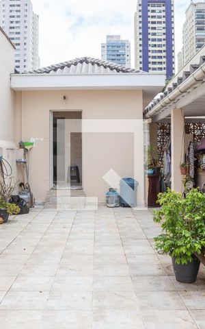 Casa para alugar com 240m², 2 quartos e 2 vagas Casa para alugar com 240m², 2 quartos e 2 vagasQuintal e Área de Serviço