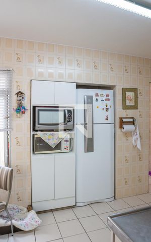 Casa para alugar com 240m², 2 quartos e 2 vagas Casa para alugar com 240m², 2 quartos e 2 vagasCozinha