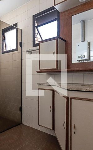 Studio para alugar com 42m², 1 quarto e 1 vaga Studio para alugar com 42m², 1 quarto e 1 vagaBanheiro