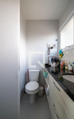 Casa de condomínio à venda com 200m², 2 quartos e 4 vagas Casa de condomínio à venda com 200m², 2 quartos e 4 vagasBanheiro da Suíte 1