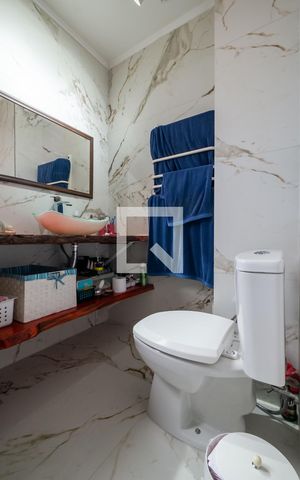 Casa de condomínio à venda com 200m², 2 quartos e 4 vagas Casa de condomínio à venda com 200m², 2 quartos e 4 vagasBanheiro da Suíte 2