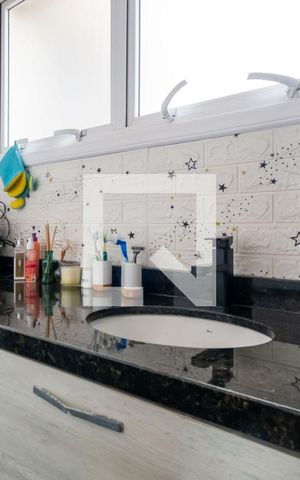 Casa de condomínio à venda com 200m², 2 quartos e 4 vagas Casa de condomínio à venda com 200m², 2 quartos e 4 vagasBanheiro da Suíte 1