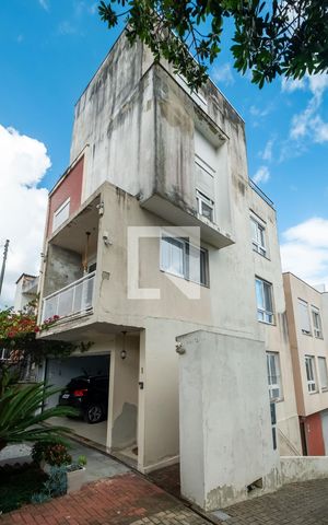 Casa de condomínio à venda com 200m², 2 quartos e 4 vagas Casa de condomínio à venda com 200m², 2 quartos e 4 vagasFachada
