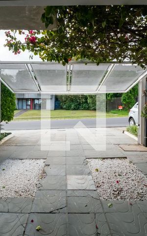 Casa de condomínio à venda com 200m², 2 quartos e 4 vagas Casa de condomínio à venda com 200m², 2 quartos e 4 vagasGaragem