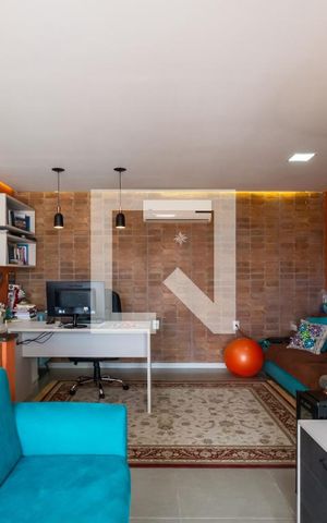 Casa de condomínio à venda com 200m², 2 quartos e 4 vagas Casa de condomínio à venda com 200m², 2 quartos e 4 vagasSala íntima