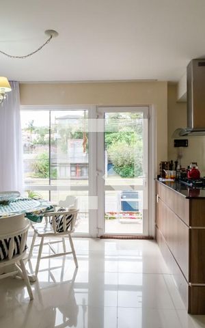 Casa de condomínio à venda com 200m², 2 quartos e 4 vagas Casa de condomínio à venda com 200m², 2 quartos e 4 vagasSala