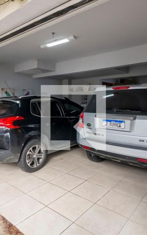 Casa de condomínio à venda com 200m², 2 quartos e 4 vagas Casa de condomínio à venda com 200m², 2 quartos e 4 vagasGaragem