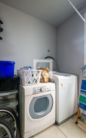 Casa de condomínio à venda com 200m², 2 quartos e 4 vagas Casa de condomínio à venda com 200m², 2 quartos e 4 vagasÁrea de Serviço