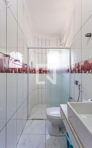 Casa à venda com 200m², 4 quartos e 2 vagas Casa à venda com 200m², 4 quartos e 2 vagasBanheiro da Suite 2