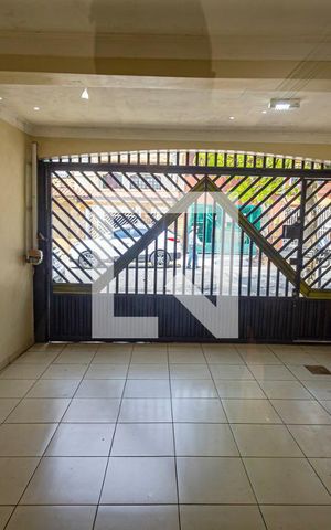 Casa à venda com 200m², 4 quartos e 2 vagas Casa à venda com 200m², 4 quartos e 2 vagasVista da Sala