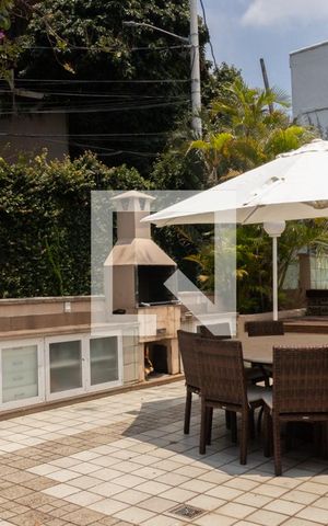 Casa à venda com 563m², 5 quartos e 2 vagas Casa à venda com 563m², 5 quartos e 2 vagasÁrea externa