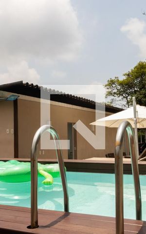 Casa à venda com 563m², 5 quartos e 2 vagas Casa à venda com 563m², 5 quartos e 2 vagasPiscina