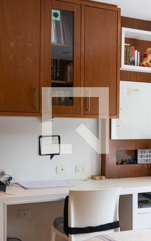 Casa à venda com 563m², 5 quartos e 2 vagas Casa à venda com 563m², 5 quartos e 2 vagasQuarto 3
