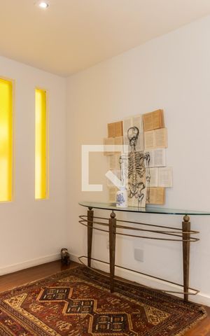 Casa à venda com 563m², 5 quartos e 2 vagas Casa à venda com 563m², 5 quartos e 2 vagasSala entrada
