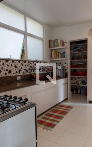 Casa à venda com 563m², 5 quartos e 2 vagas Casa à venda com 563m², 5 quartos e 2 vagasCozinha 2