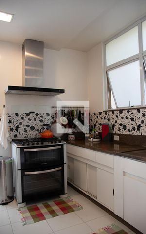 Casa à venda com 563m², 5 quartos e 2 vagas Casa à venda com 563m², 5 quartos e 2 vagasCozinha 2