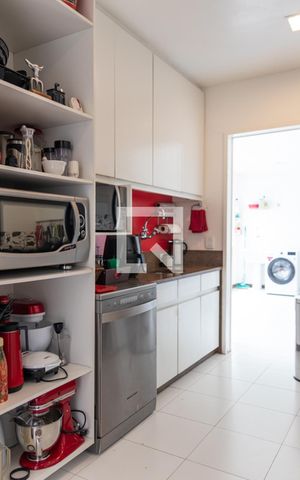 Casa à venda com 563m², 5 quartos e 2 vagas Casa à venda com 563m², 5 quartos e 2 vagasCozinha 2
