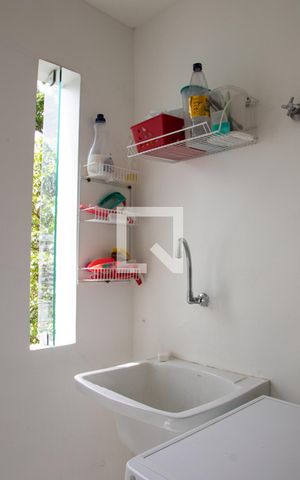 Casa à venda com 563m², 5 quartos e 2 vagas Casa à venda com 563m², 5 quartos e 2 vagasÁrea de Serviço