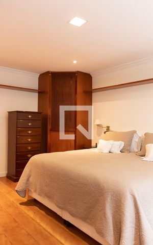Casa à venda com 563m², 5 quartos e 2 vagas Casa à venda com 563m², 5 quartos e 2 vagasQuarto 1