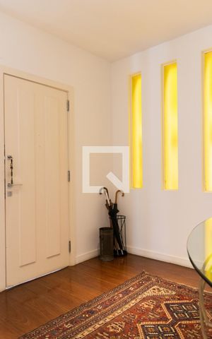 Casa à venda com 563m², 5 quartos e 2 vagas Casa à venda com 563m², 5 quartos e 2 vagasSala entrada