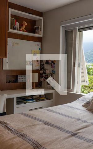 Casa à venda com 563m², 5 quartos e 2 vagas Casa à venda com 563m², 5 quartos e 2 vagasQuarto 3