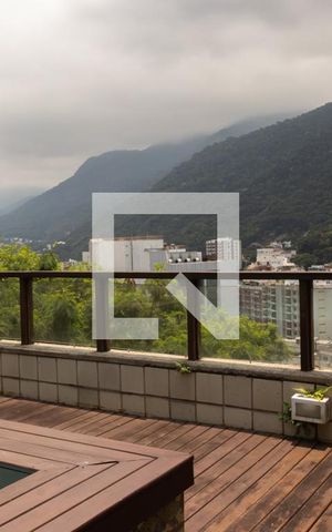 Casa à venda com 563m², 5 quartos e 2 vagas Casa à venda com 563m², 5 quartos e 2 vagasPiscina