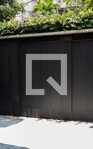 Casa à venda com 563m², 5 quartos e 2 vagas Casa à venda com 563m², 5 quartos e 2 vagasGaragem e canil