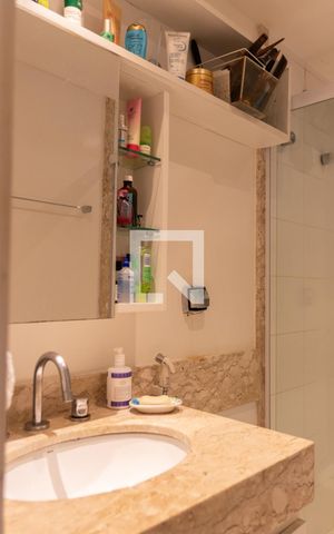 Casa à venda com 563m², 5 quartos e 2 vagas Casa à venda com 563m², 5 quartos e 2 vagasBanheiro 4