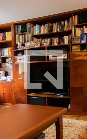 Casa à venda com 563m², 5 quartos e 2 vagas Casa à venda com 563m², 5 quartos e 2 vagasEscritório