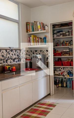 Casa à venda com 563m², 5 quartos e 2 vagas Casa à venda com 563m², 5 quartos e 2 vagasCozinha 2