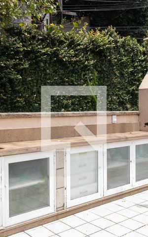 Casa à venda com 563m², 5 quartos e 2 vagas Casa à venda com 563m², 5 quartos e 2 vagasÁrea externa