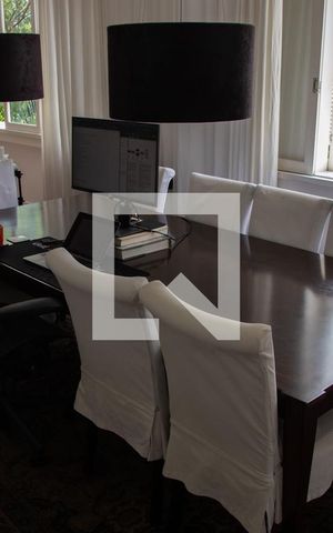 Casa à venda com 563m², 5 quartos e 2 vagas Casa à venda com 563m², 5 quartos e 2 vagasSala de Jantar