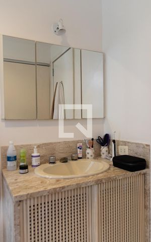 Casa à venda com 563m², 5 quartos e 2 vagas Casa à venda com 563m², 5 quartos e 2 vagasBanheiro 3