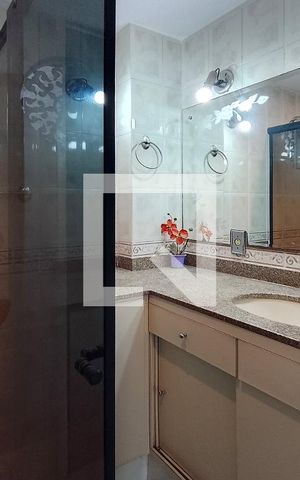 Casa de condomínio à venda com 132m², 3 quartos e 1 vaga Casa de condomínio à venda com 132m², 3 quartos e 1 vagaBanheiro