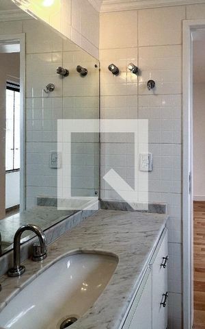 Apartamento à venda com 185m², 4 quartos e 3 vagasBanheiro da Suíte 1