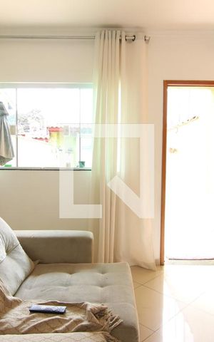Casa à venda com 84m², 3 quartos e 2 vagasSala