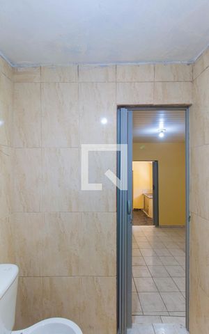 Casa à venda com 80m², 2 quartos e sem vaga Casa à venda com 80m², 2 quartos e sem vagaBanheiro