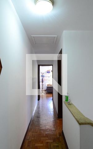 Casa à venda com 140m², 4 quartos e 2 vagasCorredor