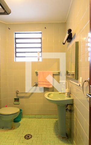 Casa à venda com 140m², 4 quartos e 2 vagasBanheiro Social