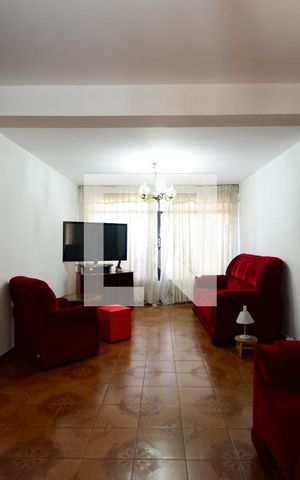 Casa à venda com 140m², 4 quartos e 2 vagasSala