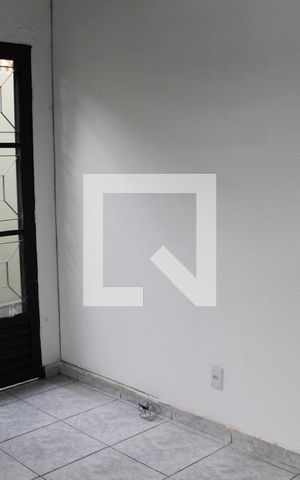 Casa para alugar com 68m², 1 quarto e 1 vagaSala