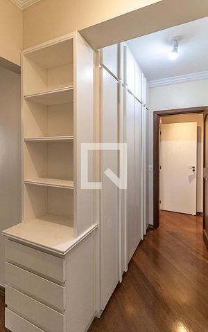 Apartamento à venda com 211m², 4 quartos e 3 vagas Apartamento à venda com 211m², 4 quartos e 3 vagasSuíte 1