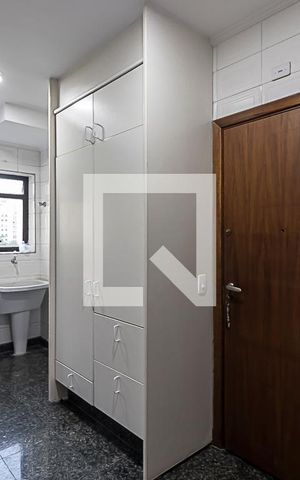 Apartamento à venda com 211m², 4 quartos e 3 vagas Apartamento à venda com 211m², 4 quartos e 3 vagasÁrea de Serviço
