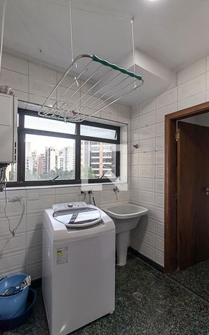 Apartamento à venda com 211m², 4 quartos e 3 vagas Apartamento à venda com 211m², 4 quartos e 3 vagasÁrea de Serviço