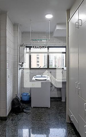 Apartamento à venda com 211m², 4 quartos e 3 vagas Apartamento à venda com 211m², 4 quartos e 3 vagasÁrea de Serviço