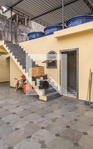 Casa à venda com 112m², 2 quartos e 3 vagas Casa à venda com 112m², 2 quartos e 3 vagasQuintal