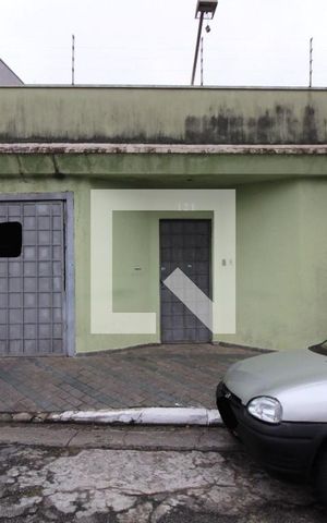 Casa para alugar com 350m², 5 quartos e 6 vagas Casa para alugar com 350m², 5 quartos e 6 vagasFachada