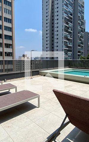 Studio à venda com 30m², 1 quarto e sem vaga Studio à venda com 30m², 1 quarto e sem vagaÁrea comum - Piscina