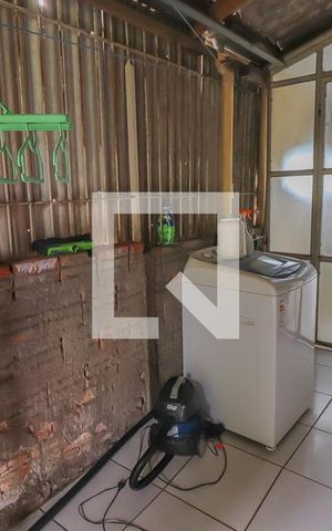 Casa à venda com 105m², 4 quartos e 1 vagaÁrea de Serviço